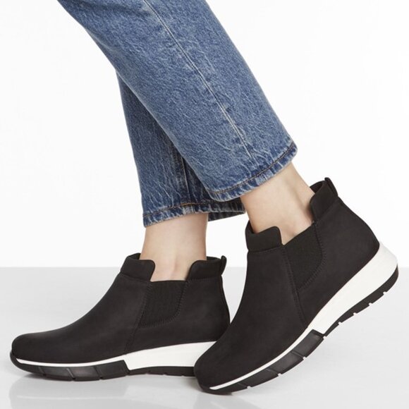 La Canadienne Nikki Sneakers Booties Suede Wedge Black Size 9.5 NEW - Picture 1 of 7